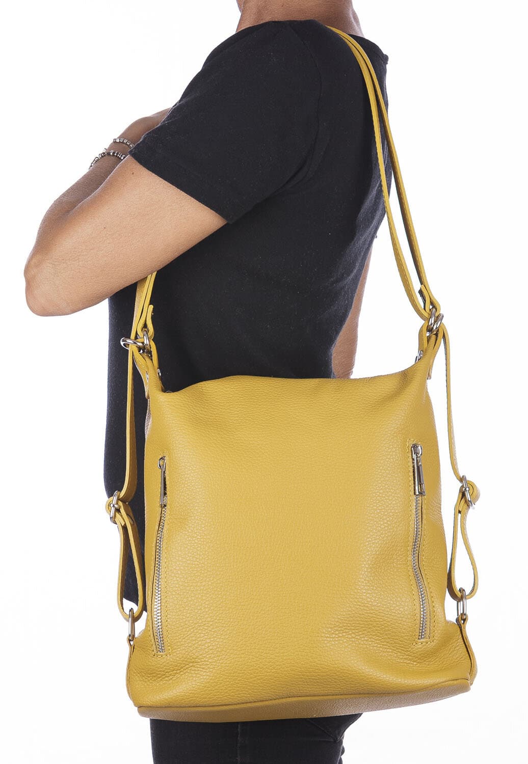 Borsa zaino donna MONTE CATRIA in vera pelle morbida martellata, colore GIALLO OCRA, CHIARO SCURO, Made in Italy