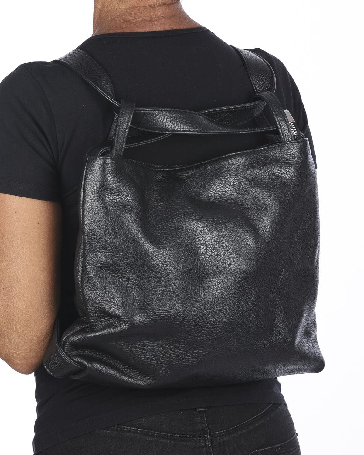 Borsa zaino donna OLIVIA, in vera pelle morbida martellata, colore NERO, CHIAROSCURO, Made in Italy