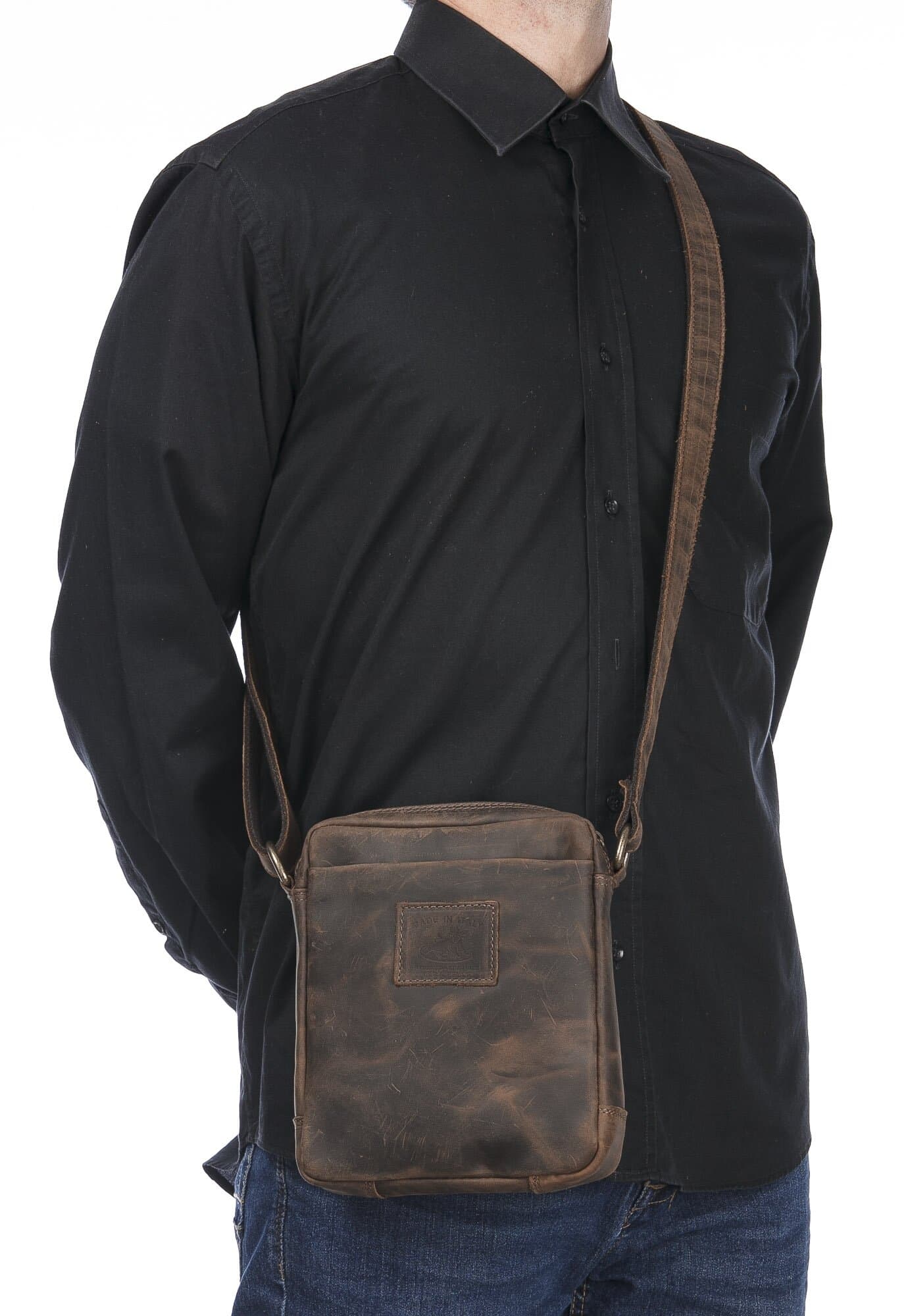Borsa a tracolla da uomo in vera pelle nabuk NEVIO, colore MARRONE, CHIAROSCURO, MADE IN ITALY