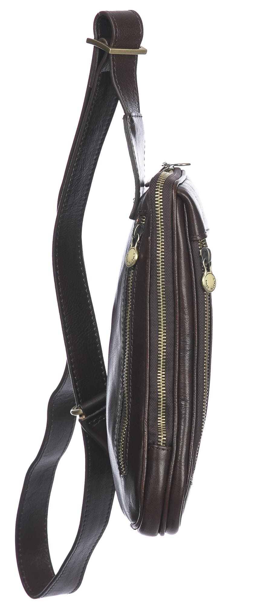 Paolo: comoda borsa a tracolla da uomo realizzata in vero cuoio primo fiore da CHIAROSCURO. È realizzata per poter essere portata con facilità e diventare un tutt’uno con il corpo; la cinghia regolabile e la forma della borsa sono studiate per abbracciare