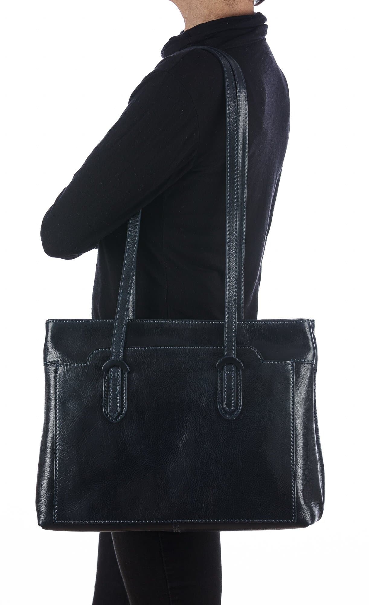 Borsa a spalla da donna in vera pelle MINA MAXI, colore BLU, CHIAROSCURO, MADE IN ITALY