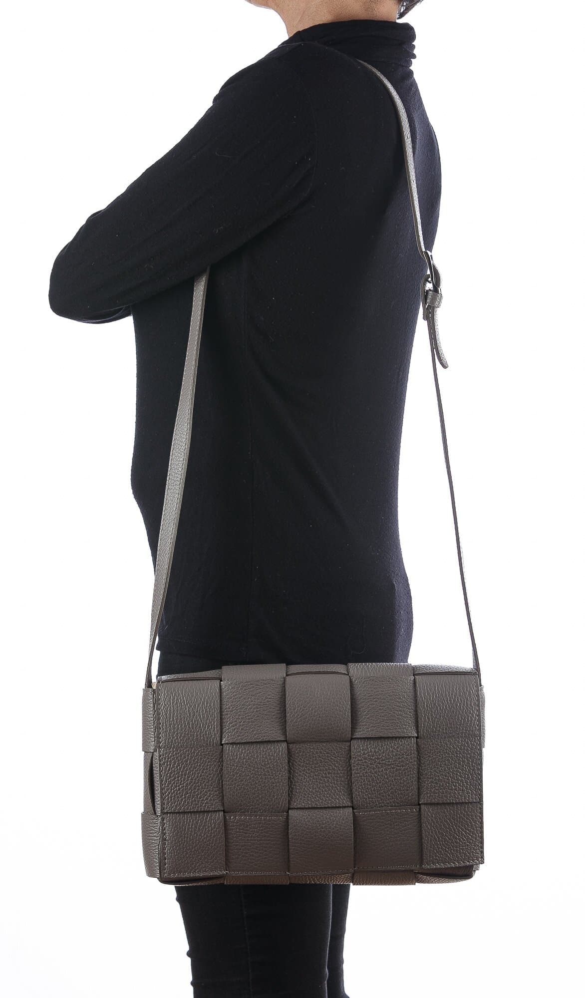 Borsa a spalla da donna in vera pelle intrecciata VIVIANA, colore TAUPE, CHIARO SCURO, MADE IN ITALY