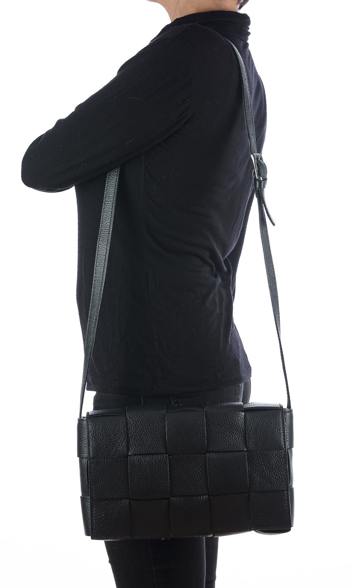 Borsa a spalla da donna in vera pelle intrecciata VIVIANA, colore NERO, CHIARO SCURO, MADE IN ITALY