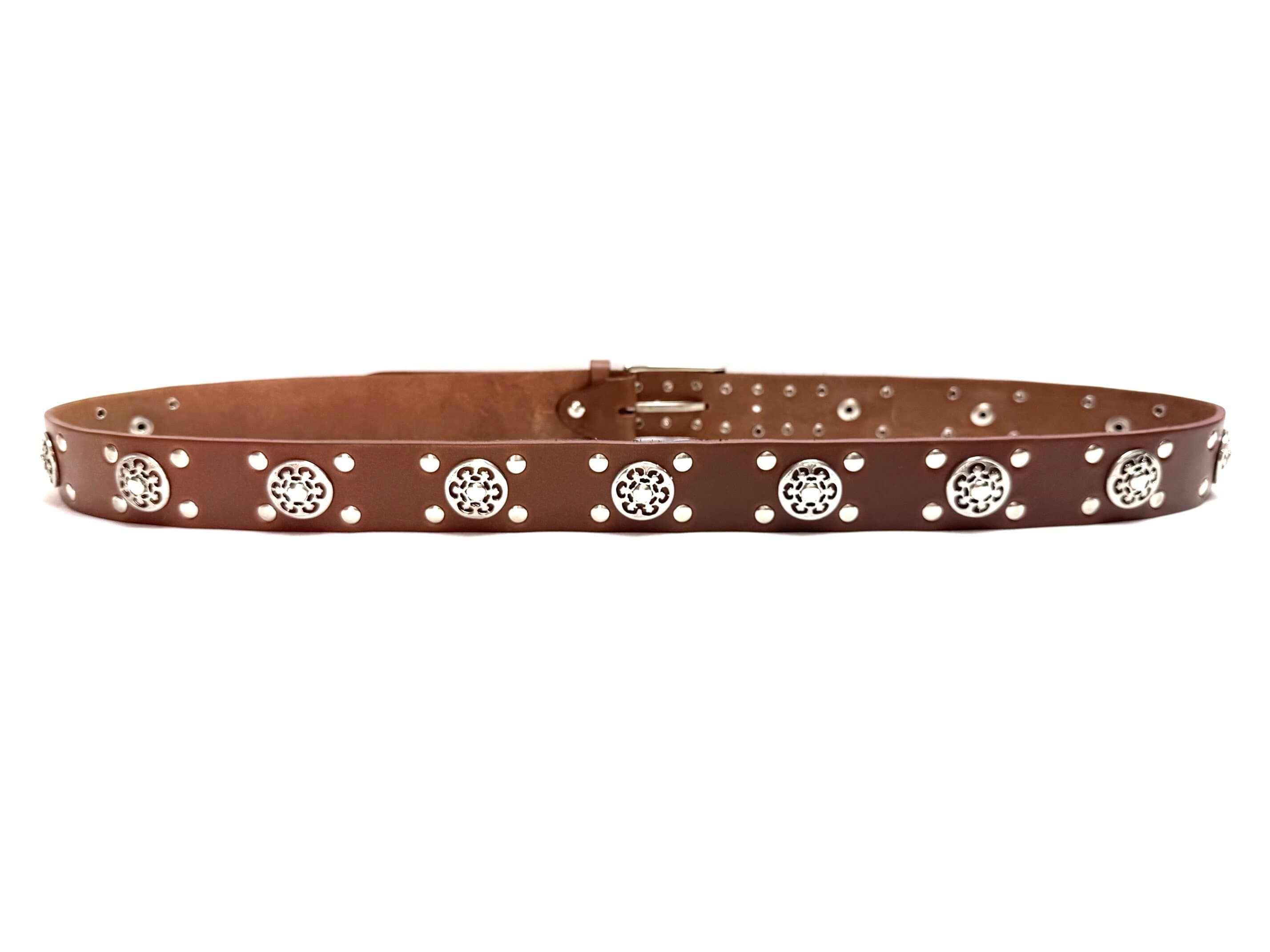 Cintura unisex in vera pelle ANGHIARI, colore MARRONE, con borchie, CHIAROSCURO, Made in Italy