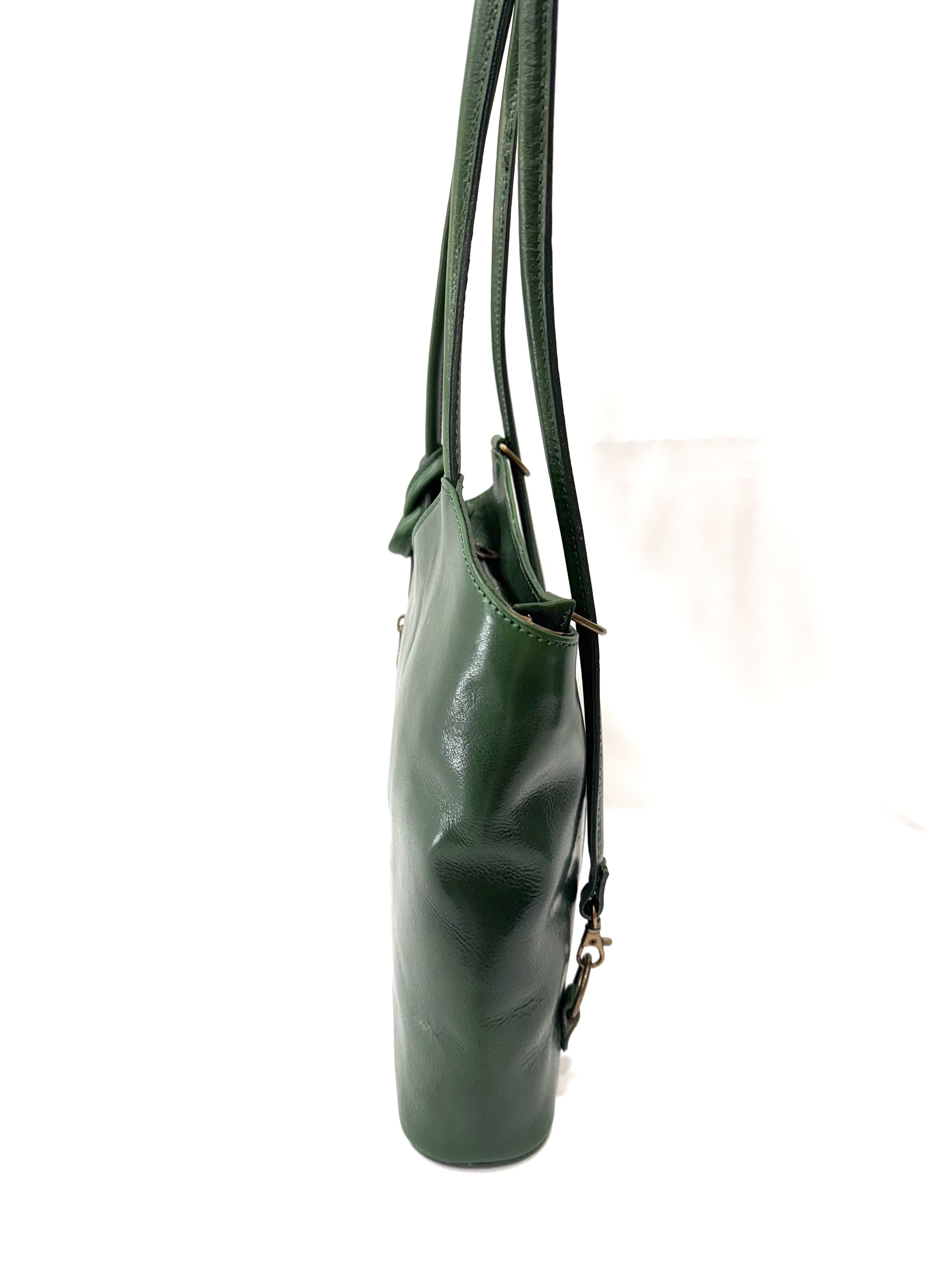 Borsa zaino donna MONTE ARGENTERA in vera pelle tamponata, colore VERDE SCURO, CHIAROSCURO, Made in Italy
