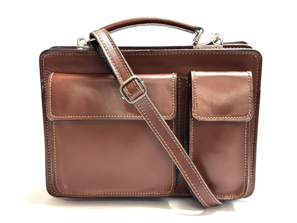  Borsa in vera pelle CHIAROSCURO mod. ALEX small, colore MARRONE, Made in Italy. Misura ideale per tablet di media dimensione/ agende di lavoro.