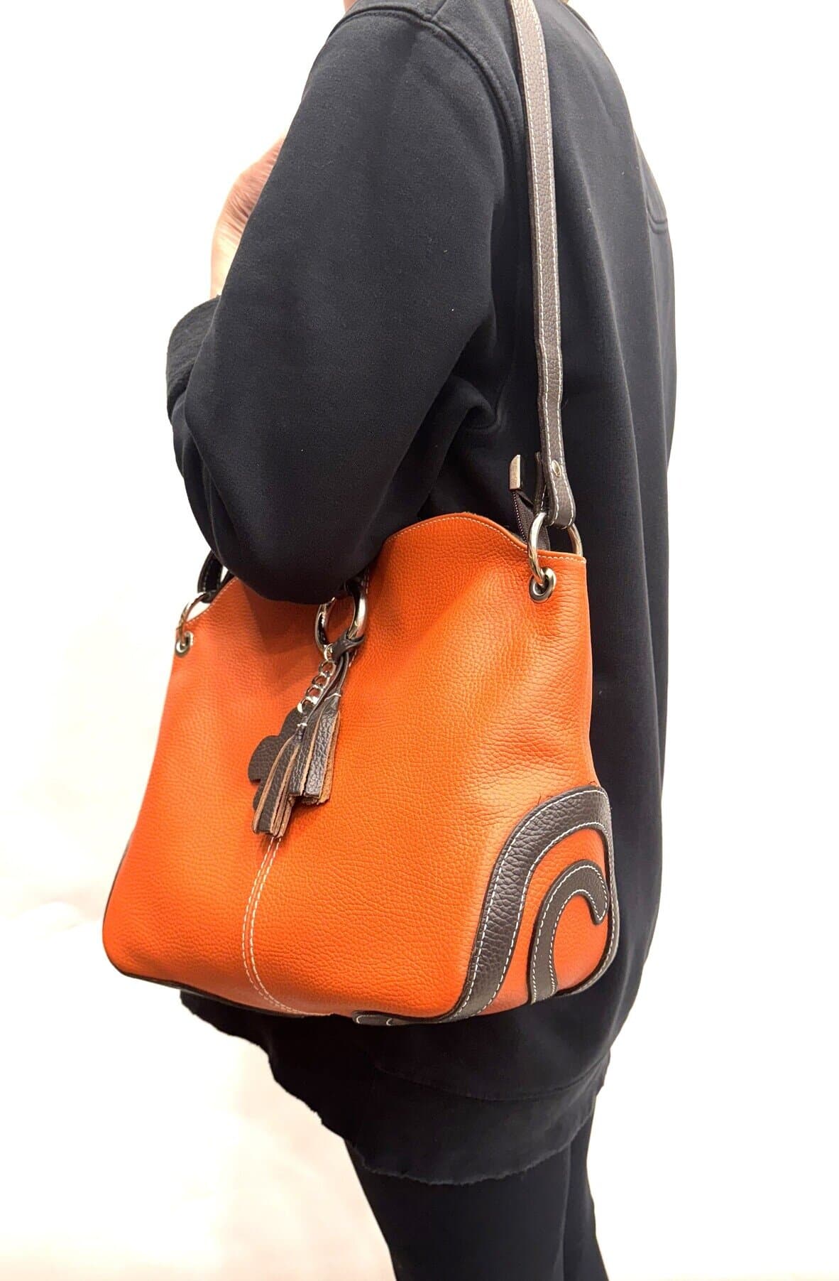 Borsa donna BETTA in pelle martellata, semplice e pratica, tracolla regolabile, due scomparti interne, tasche accessori, Chiaroscuro, Made in Italy