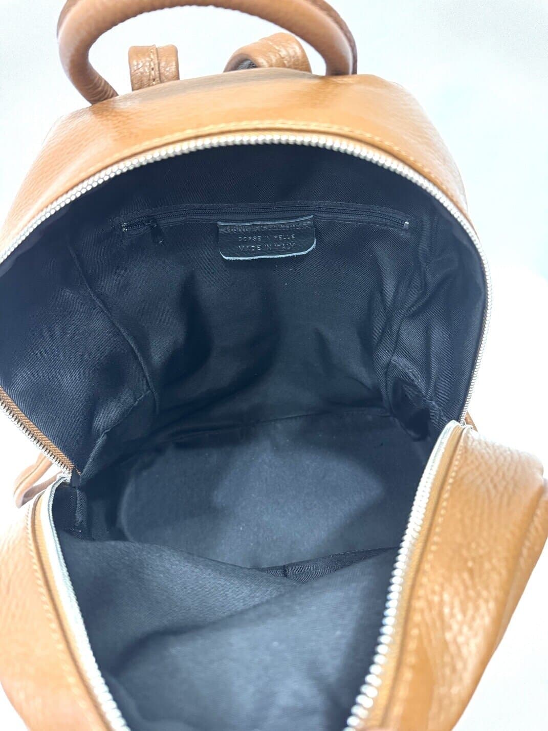 Borsa zaino in vera pelle CHIAROSCURO mod. BERNINA colore MIELE, Made in Italy.