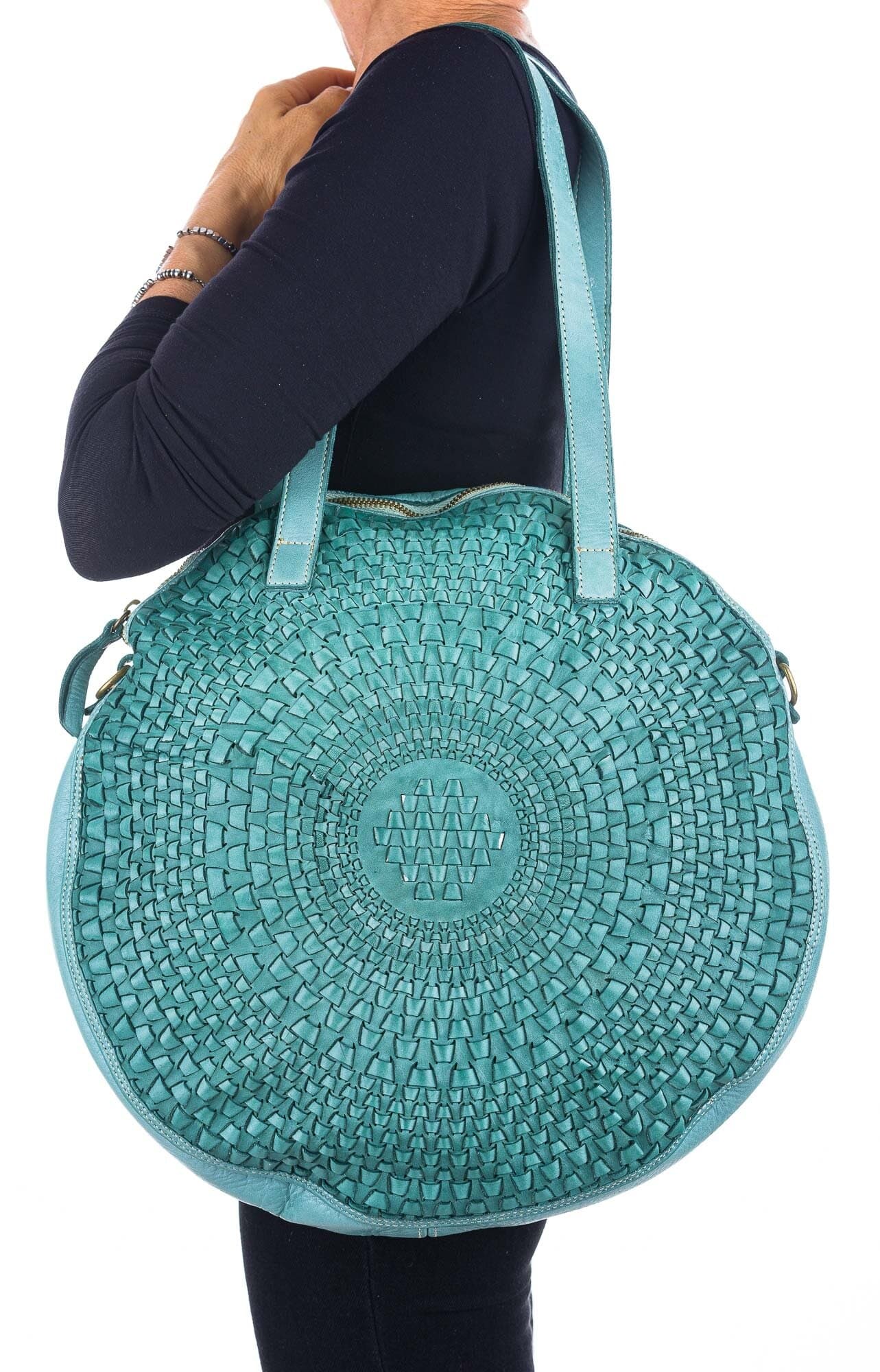 Borsa donna CESIRA in vera pelle vintage, colore AZZURRO, CHIAROSCURO, Made in Italy