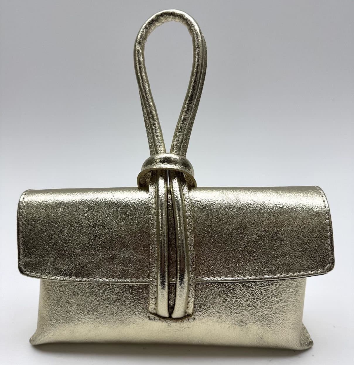 Borsa piccola in vera pelle martellata, modello SARA, colore ORO METALLIZATO, CHIAROSCURO, Made in Italy